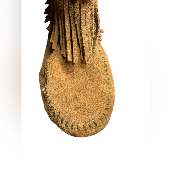 Minnetonka Kids Tall Moccasins 3 layer fringed metal studs inside zip sz 3 used - Picture 8 of 11